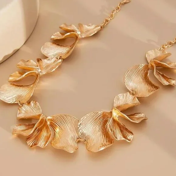 Anthro Gold Flowers Leaf Necklace Choker - Picture 4 of 5